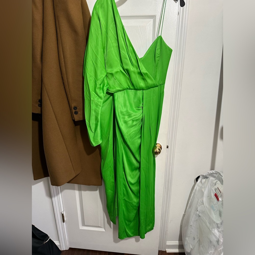 Green silk one should dress - Picture 9 of 9
